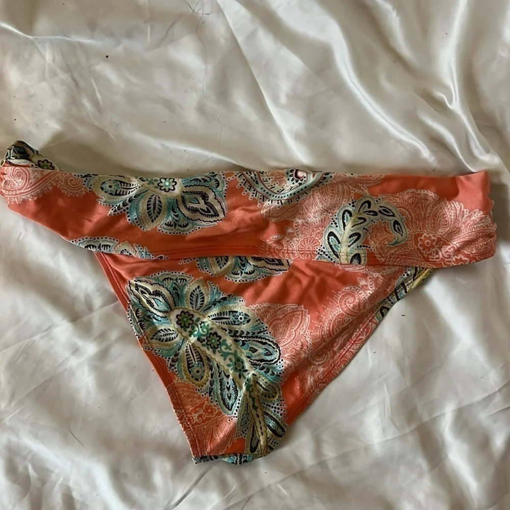 Quintsoul 2 Piece Swimsuit - Picture 4 of 6